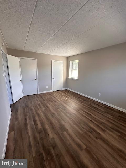 Building Photo - 1402 Valley Dr