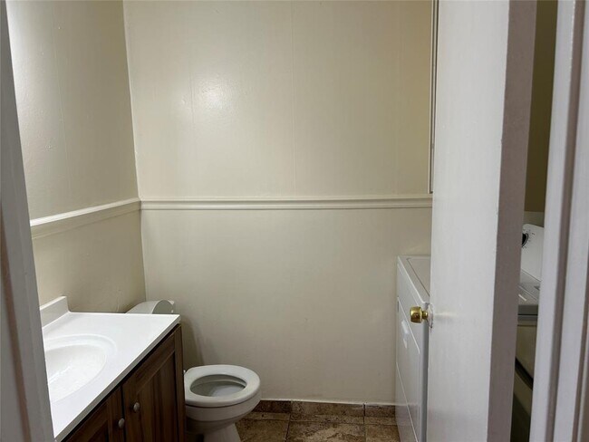 Building Photo - 12560 Newbrook Dr