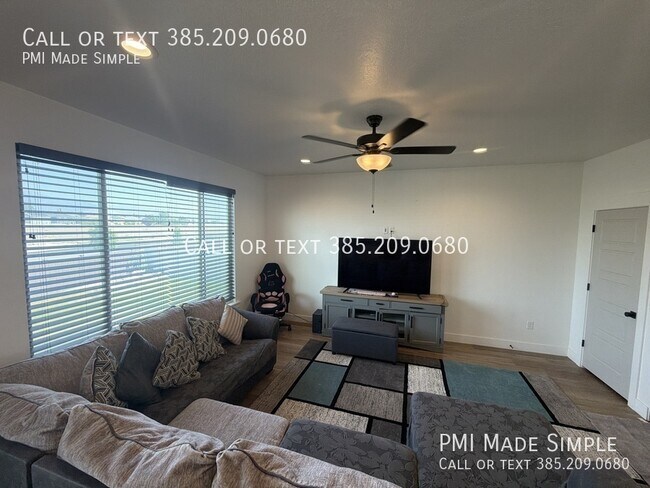 Building Photo - 3621 Sparrow Ln