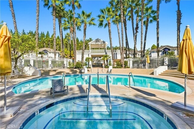 Building Photo - 2 Carlsbad Ln