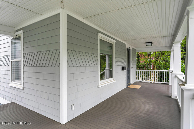 Building Photo - 693 River Rd