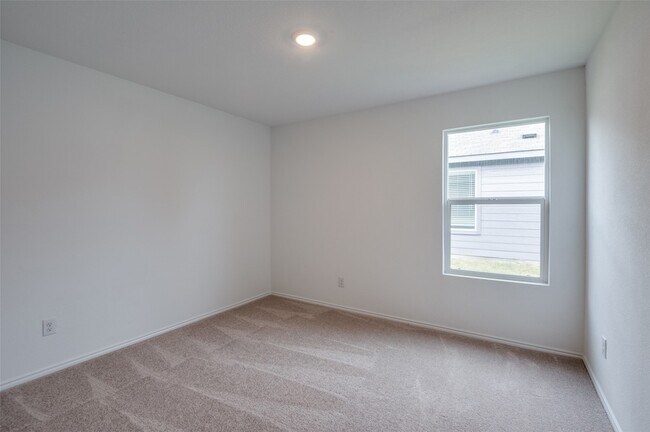 Building Photo - 723 Ponderosa Ln