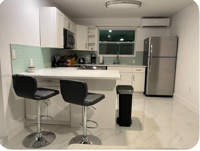 Building Photo - 1432 NE 5th Ave