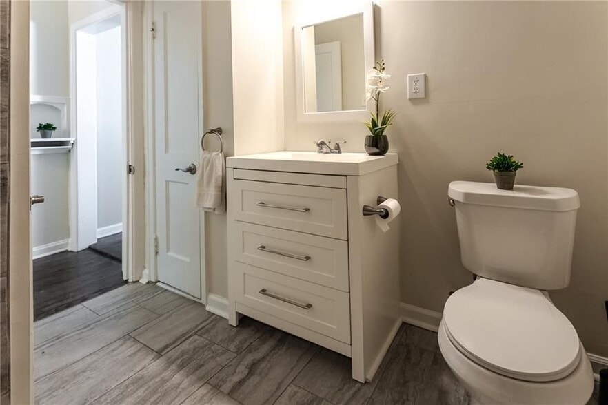 Building Photo - 1411 Mercer Ave