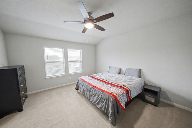 Building Photo - Stylish & Spacious 5-Bed in Prime Schertz Location! - Realtor Commission: $500