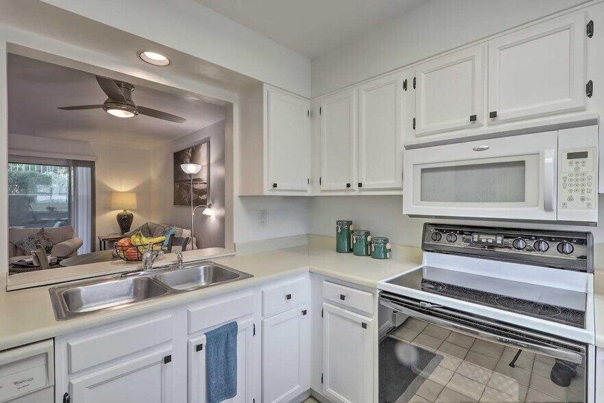 Building Photo - 7474 E Earll Dr