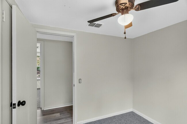Building Photo - 902 George Hill Rd