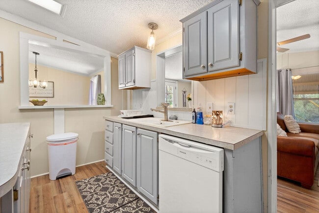 Building Photo - 705 Firefly Dr