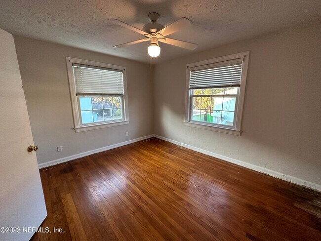 Building Photo - 1261 Belmont Terrace