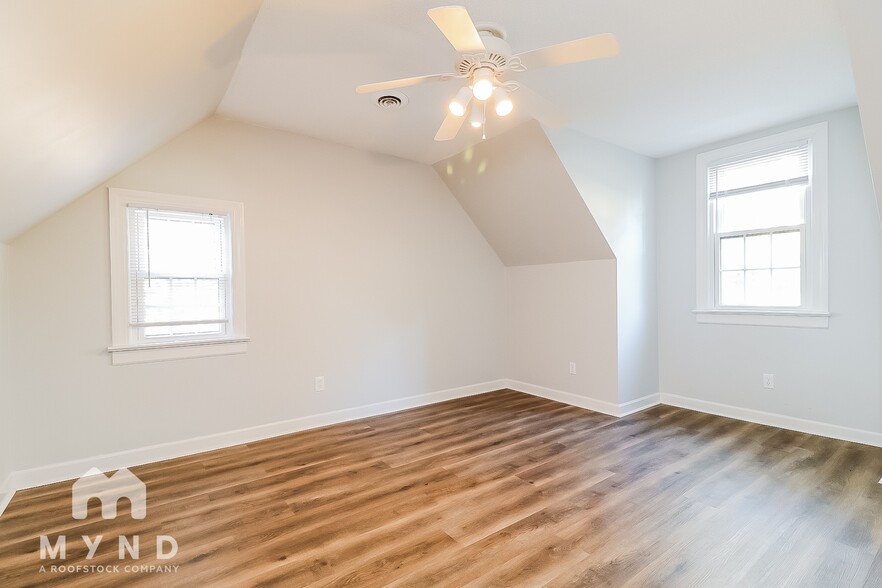 Building Photo - 25 Camelia Dr