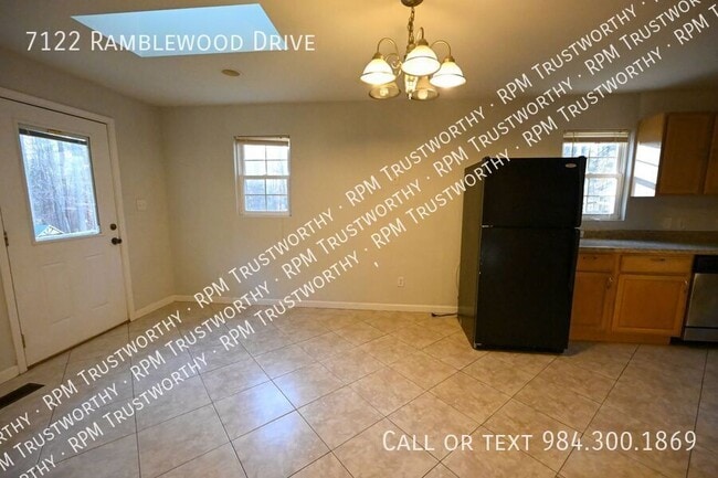 Building Photo - 7122 Ramblewood Dr