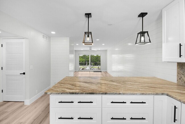 Building Photo - 200 N El Mar Dr