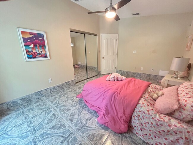 Building Photo - Gorgeous 3 Bed/3 Bath in Tranquil Gated Co...
