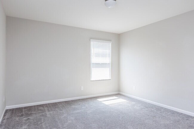 Building Photo - 628 Metro Sta