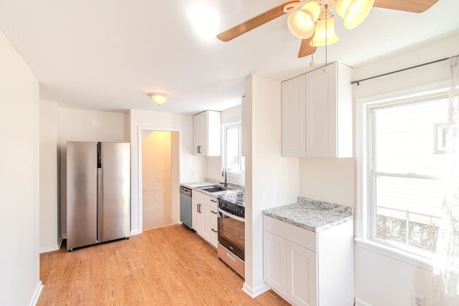 Building Photo - Charming Hazel Park Bungalow with Renovated Kitchen & Fenced Yard