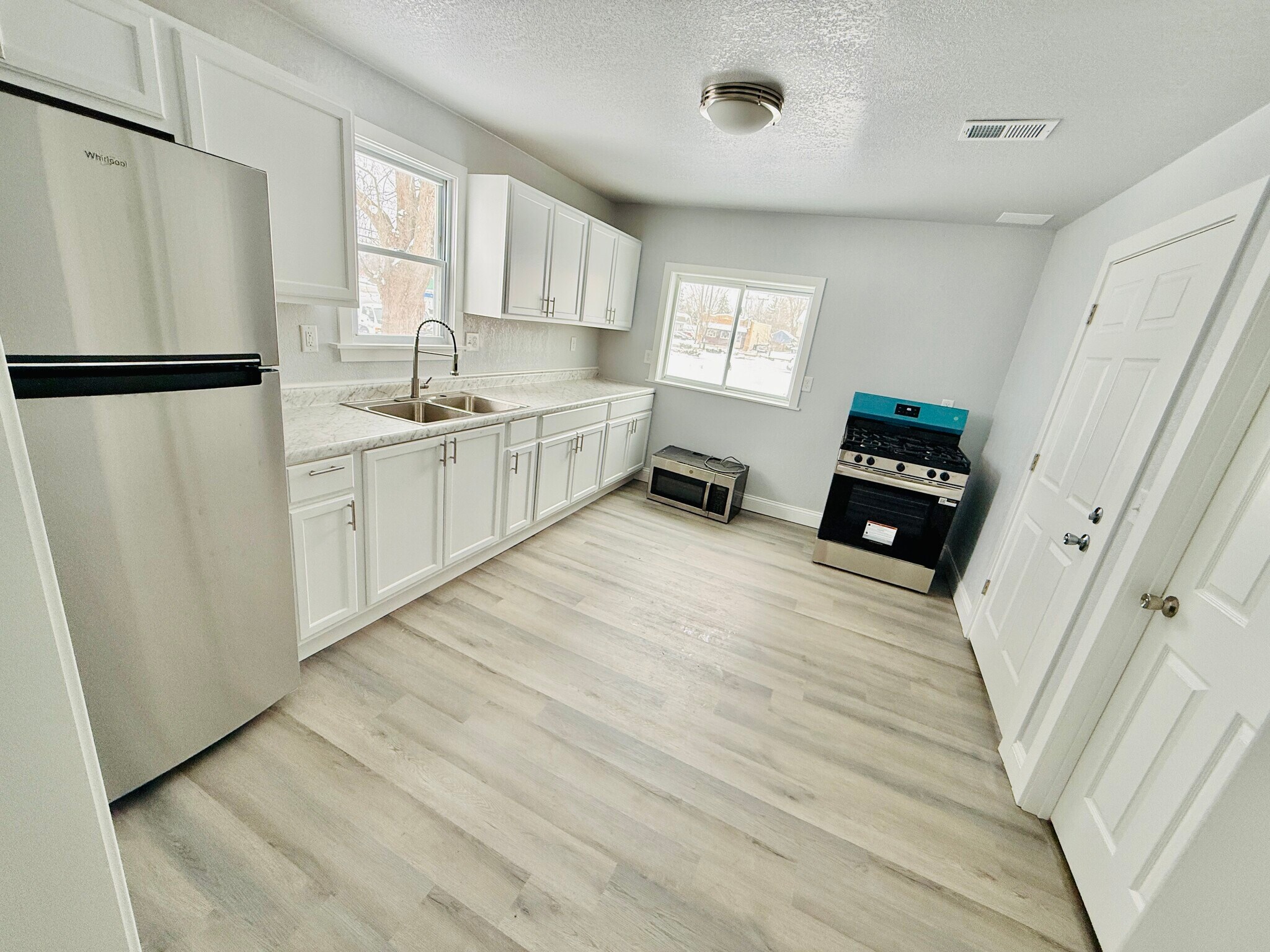 Building Photo - 1713 Maple St