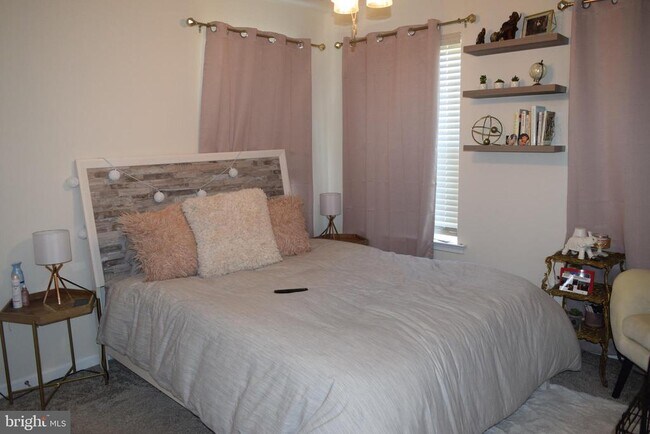 Building Photo - 6947 Stoddert Ln