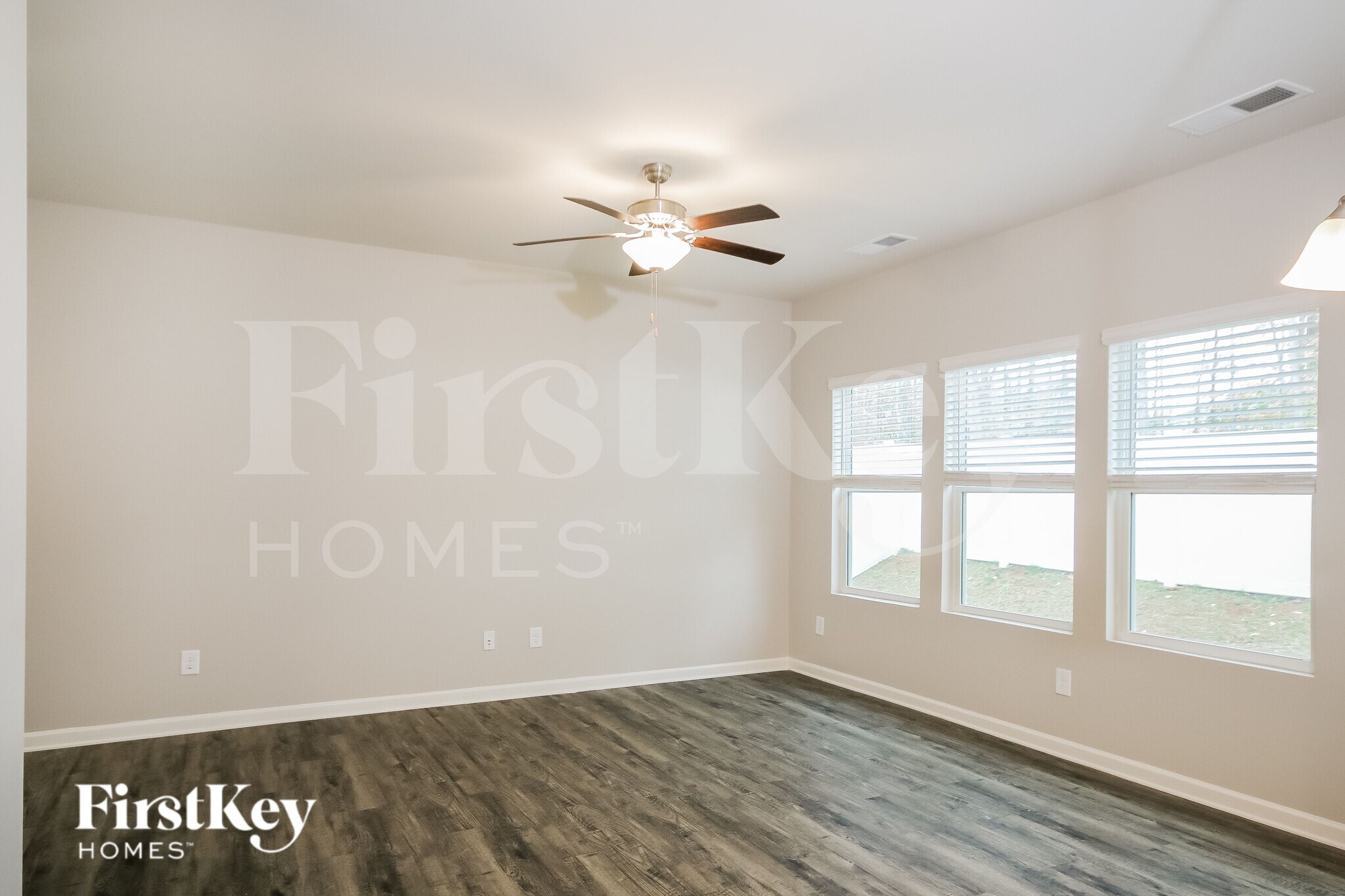 Building Photo - 3232 Newell Vlg Dr