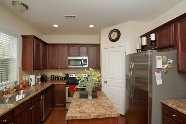 Building Photo - 105 Cobalt Creek Way