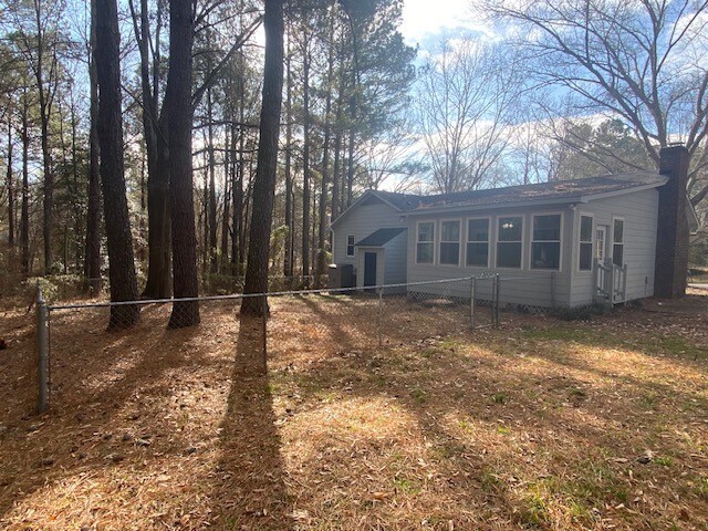 Building Photo - 3 Bedroom 2 Bathroom