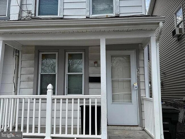Primary Photo - 310 York St
