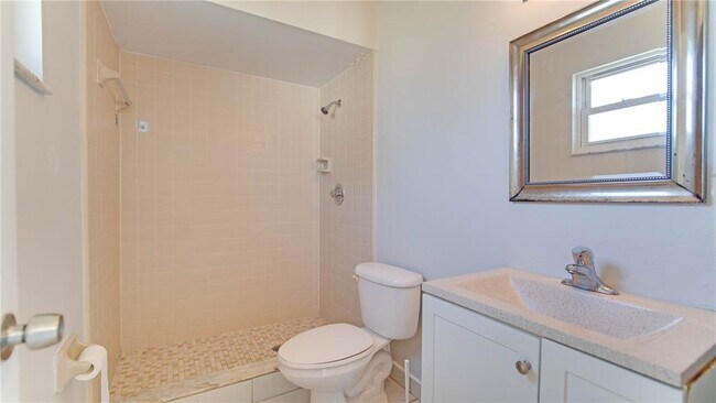 Building Photo - 637 Mesilla Dr