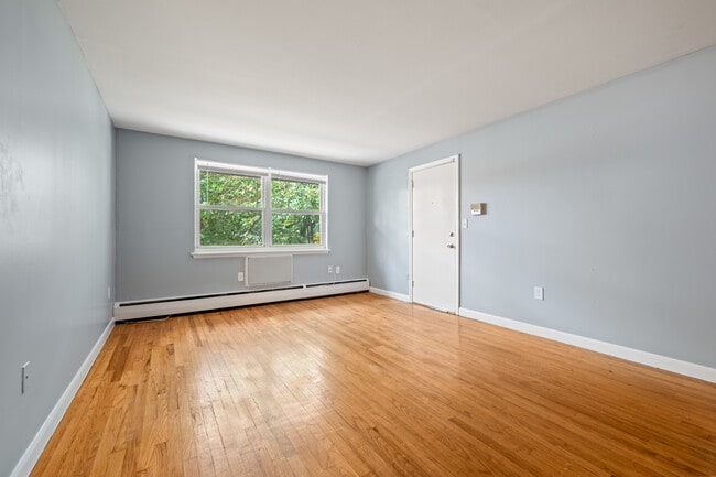 Building Photo - 106 Central Ave