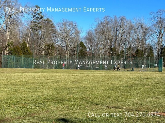 Building Photo - 6856 Rothchild Dr