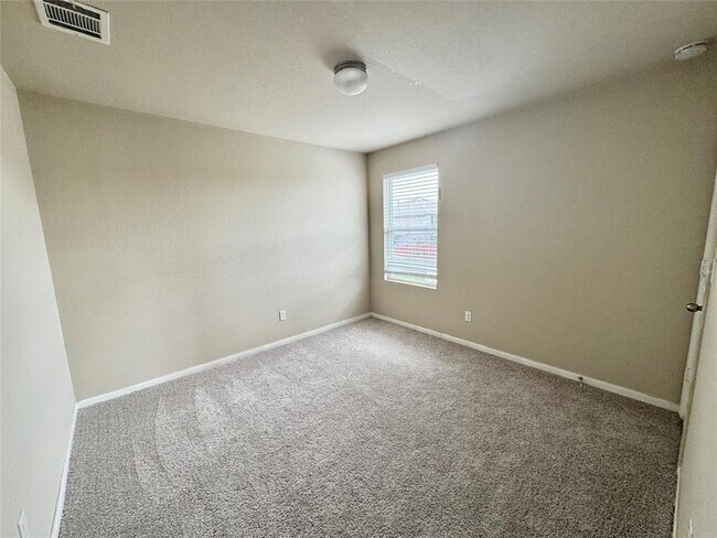 Building Photo - 13512 Kearns Dr
