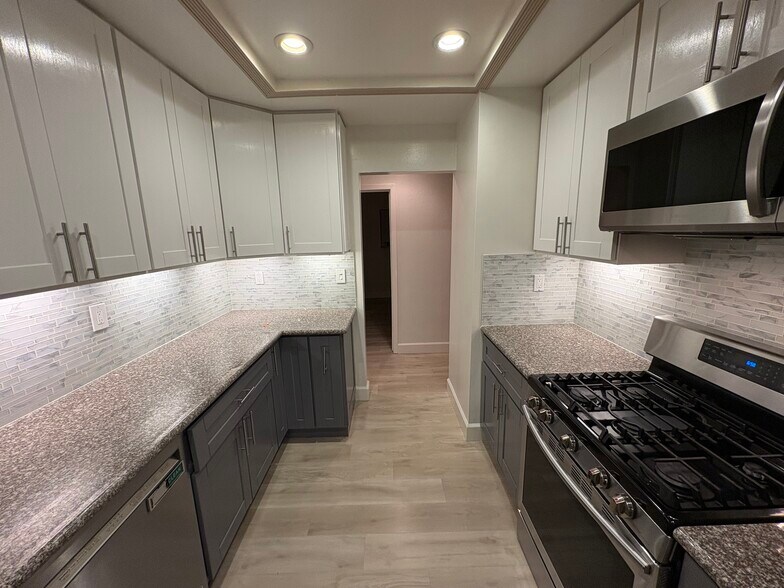 Building Photo - 4192 Denker Dr