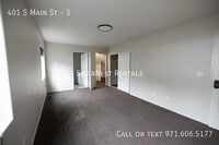 Building Photo - 401 S Main St