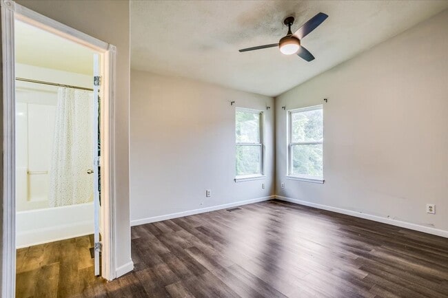 Building Photo - South Wichita Gem! Save $$ with solar panels