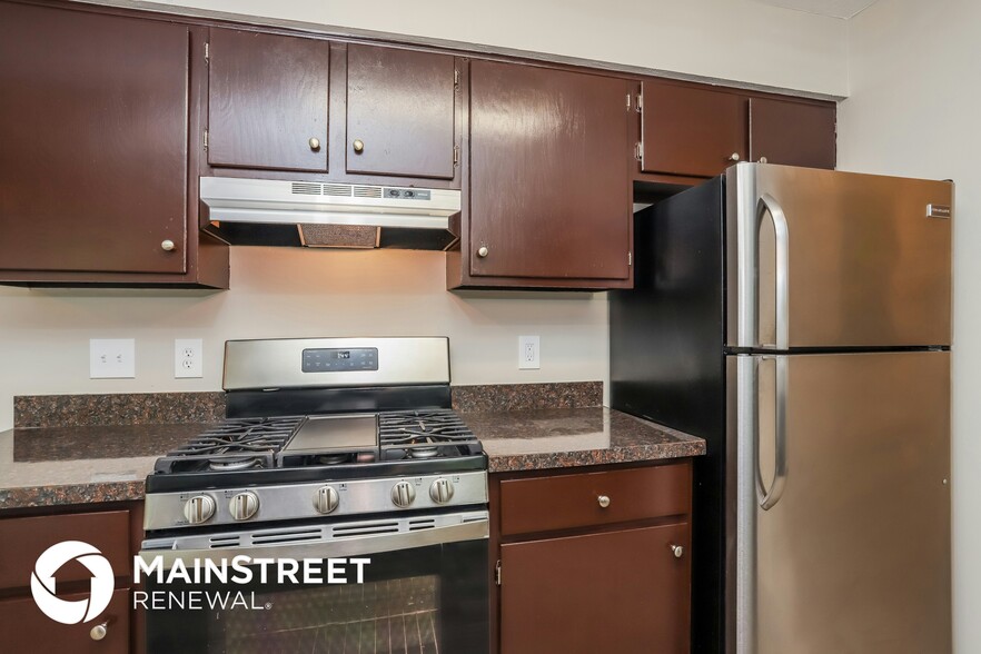 Building Photo - 8415 N Pond Ct