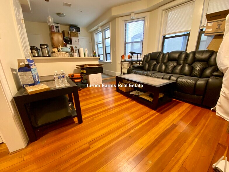 Primary Photo - 885 Massachusetts Ave