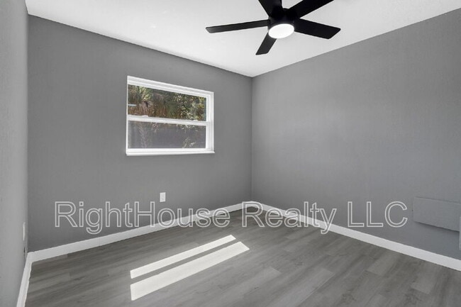Building Photo - 315 Bayview St