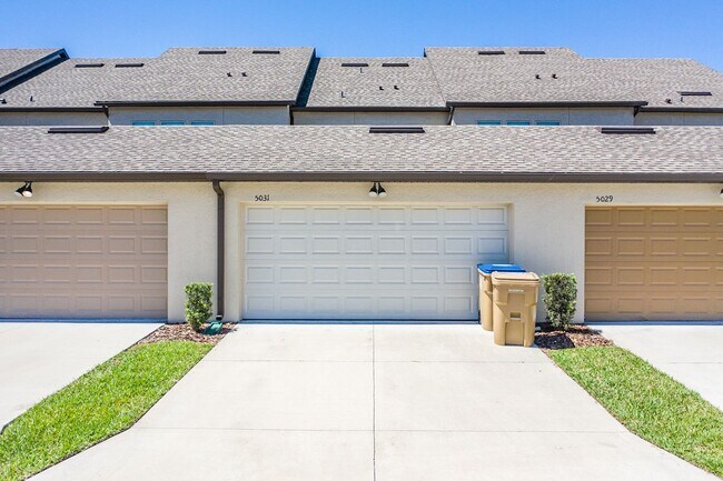 Building Photo - Beautiful Energy Efficient 3/2.5 Townhome ...