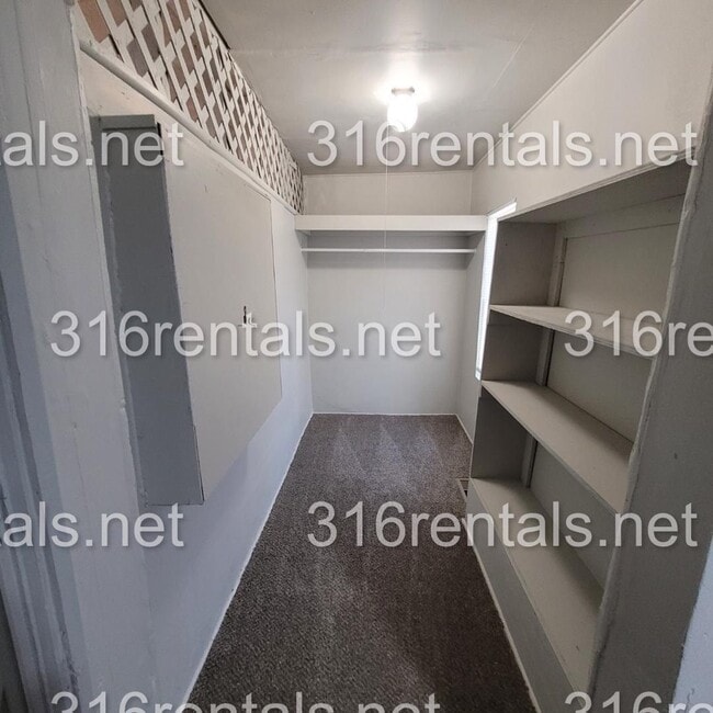 Building Photo - $875 - 2 bed 1 bath - Single Family Home