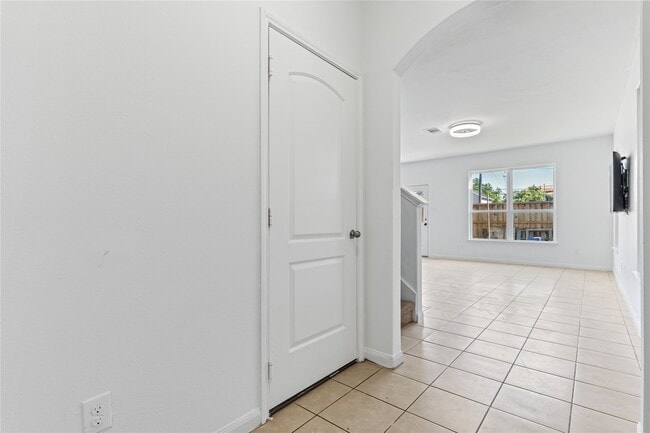 Building Photo - 11017 Panther Ct