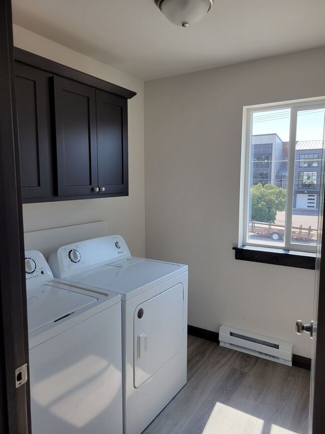 Building Photo - 93 W Jefferson Ave