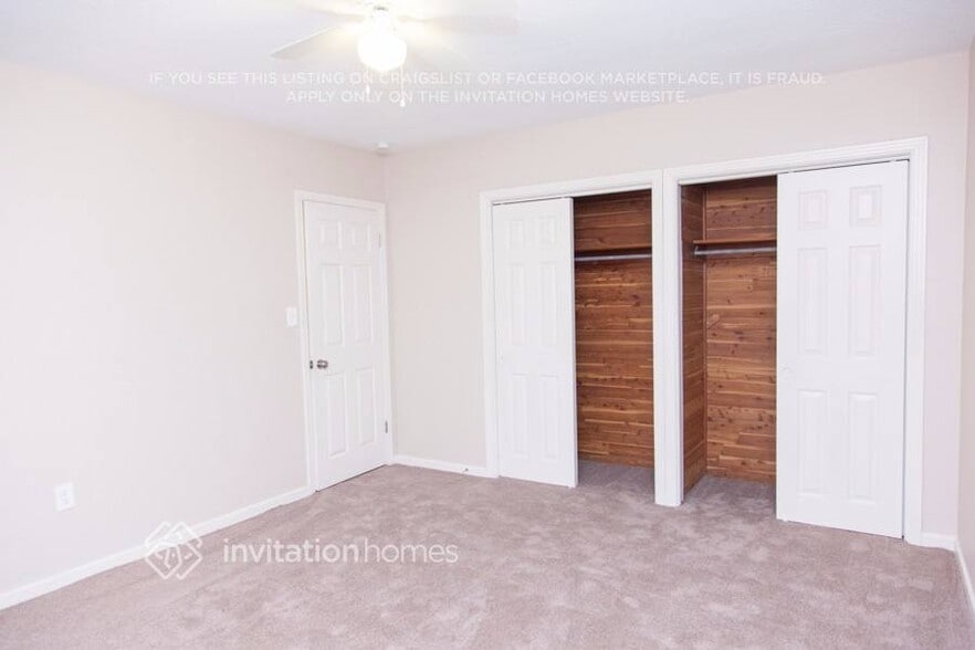 Building Photo - 3308 17th Ave W