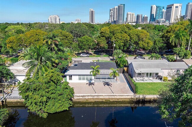 Building Photo - 300 SW 11th Ct