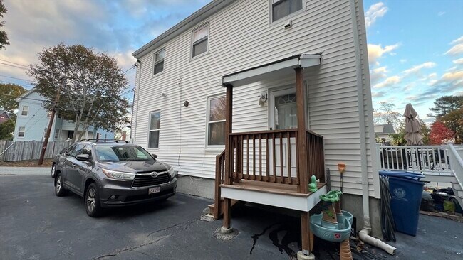 Building Photo - 48 Bartley St