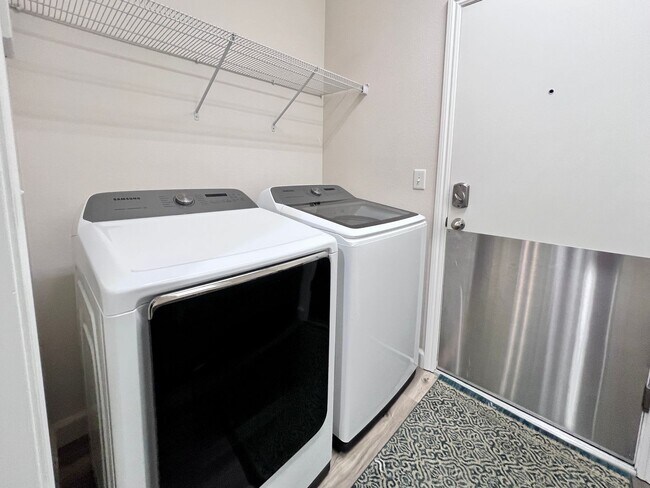 Building Photo - $2,895 Barstow & De Wolf, 4 Bedroom House - Dennis Ave. Clovis / Energy Efficient Smart Home