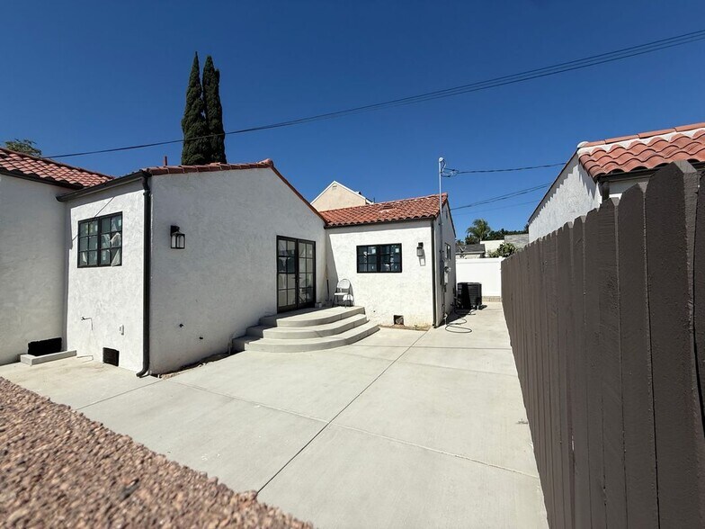 Building Photo - 926 E Dryden St