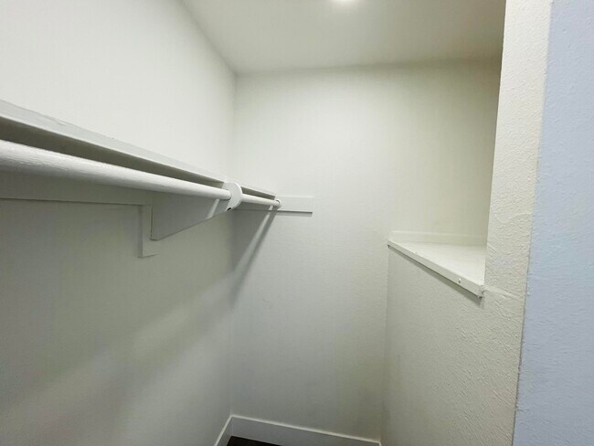Building Photo - 72577 Edgehill Dr