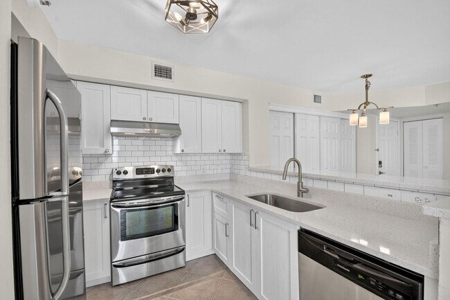 Building Photo - 107 Yacht Club Way
