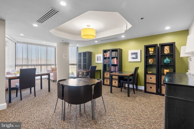 Building Photo - 900 N Stafford St