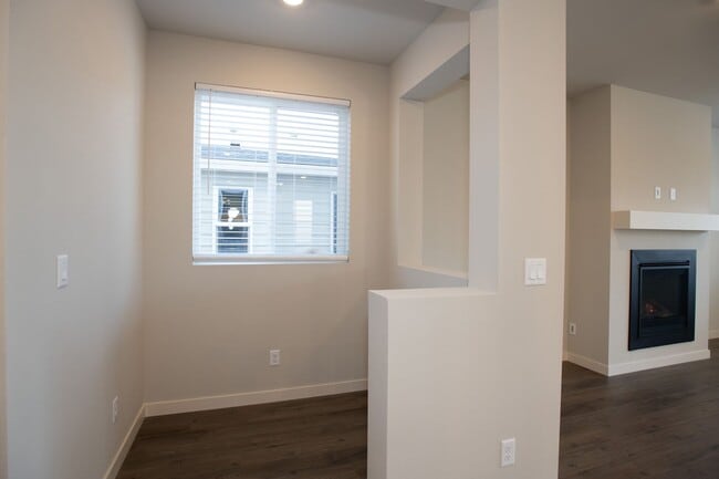 Building Photo - Spacious Brand New 4 Bedroom Home!