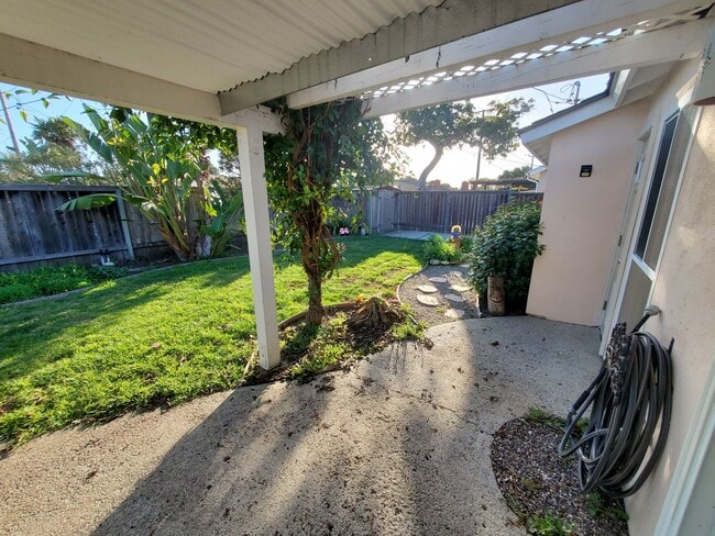 Building Photo - Wonderful Mid Century Home available for lease