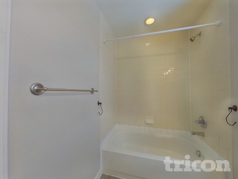 Building Photo - 6611 Big Leaf Ln